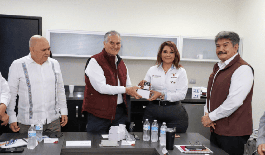 Reafirma Salud transparencia y buen gobierno: entrega videocámaras a verificadores de la COEPRIS