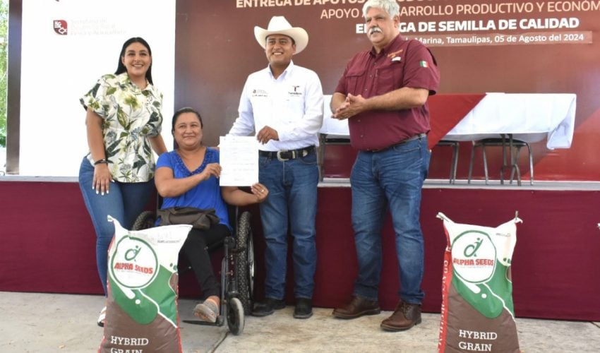 Reciben productores agrícolas de Soto la Marina semilla de sorgo y maíz