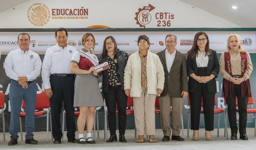 Entrega Secretaría de Educación de Tamaulipas tarjetas a beneficiarios de la Beca “Benito Juárez”