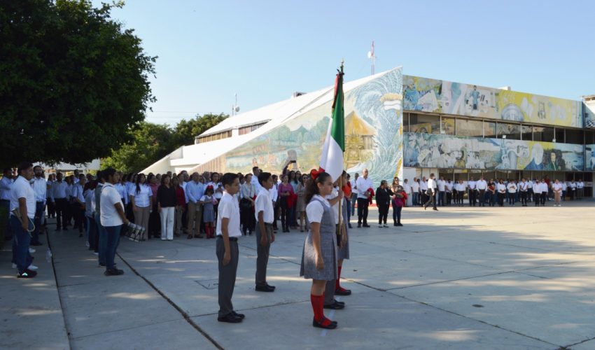 Ceremonia Cívica de Honores a la Bandera