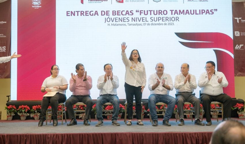 Secretaria Lucía Aimé entrega Becas Futuro Tamaulipas