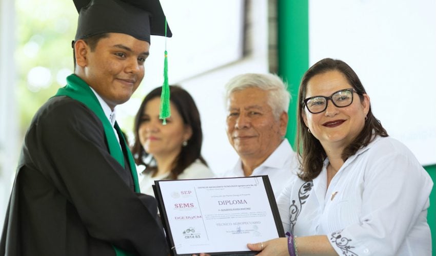 Graduación CBTA No. 83, “Ing. Marte R. Gómez Segura”, en el ejido Loma Alta, de Gómez Farías