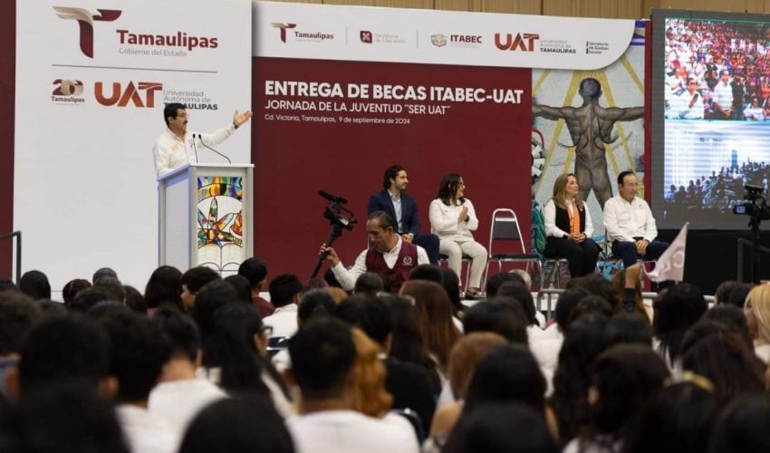 Entrega de becas Futuro Tamaulipas, Jóvenes de Nivel Superior