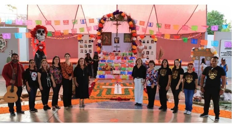 La Escuela Normal Federal de Educadoras Maestra Estefanía Castañeda montó su altar de muertos denominado “Día de Muertos: Un Legado que Vive” .