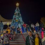 Ilumina pino navideño corazones de asistentes al Parque Tamatán