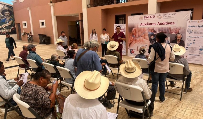 Entrega SST y DIF Tamaulipas auxiliares auditivos a adultos mayores
