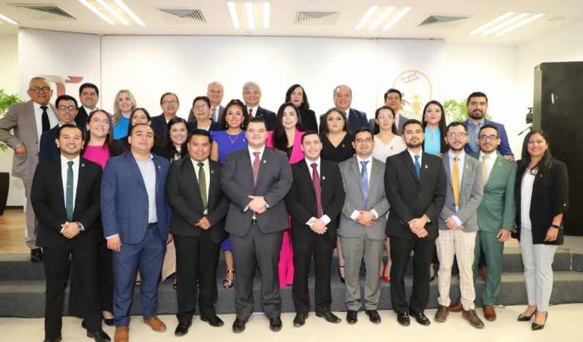 Egresan 22 médicos especialistas del Hospital Infantil de Tamaulipas