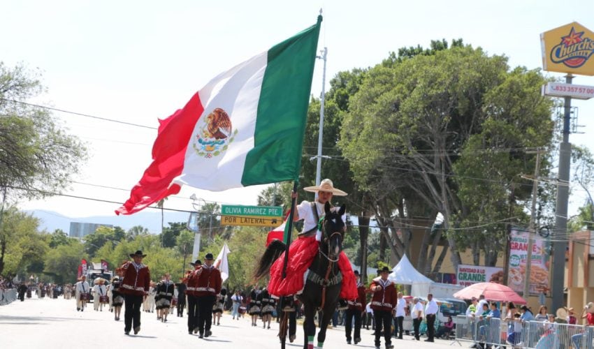 Participa SSPT en tradicional desfile de la Revolución Mexicana