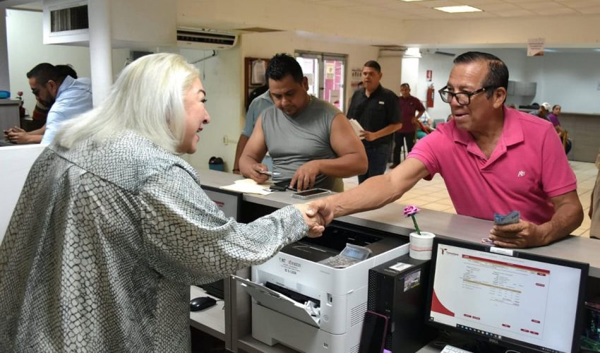 Evalúa Adriana Lozano servicio ciudadano en la Oficina Fiscal de Madero