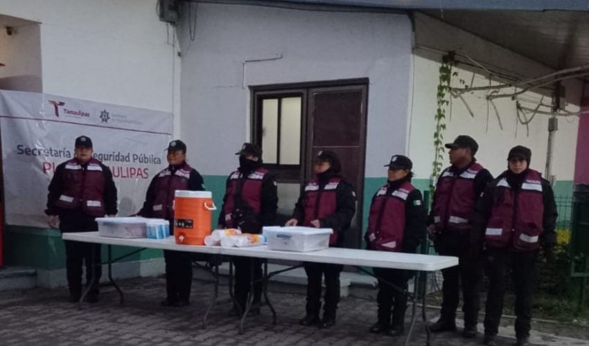 Entrega Guardia Estatal de Género alimentos y bebidas calientes a familias en hospitales de Ciudad Victoria