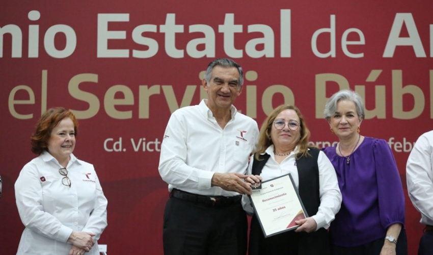 Entrega Américo Premio Estatal de Antigüedad en el Servicio Público 2024