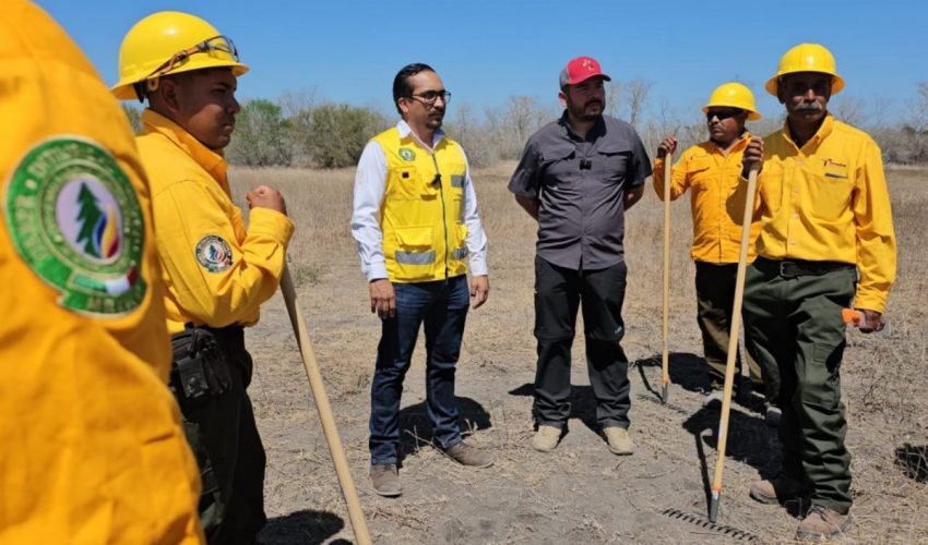 Colaboran brigadistas de SEDUMA en combate a incendio de González