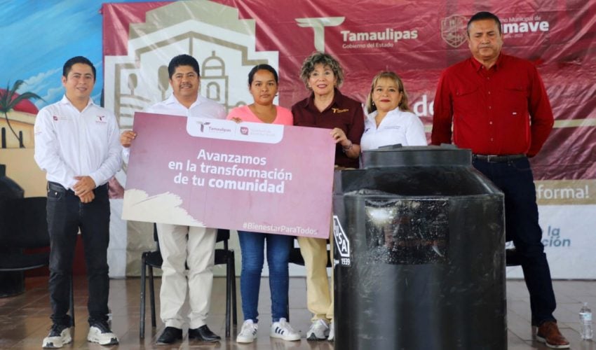 Entrega SEBIEN tinacos en Jaumave