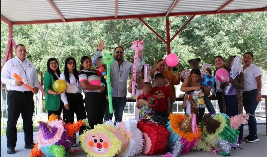 Regalan piñatas elaboradas por PPLs a niñas y niños migrantes de Matamoros