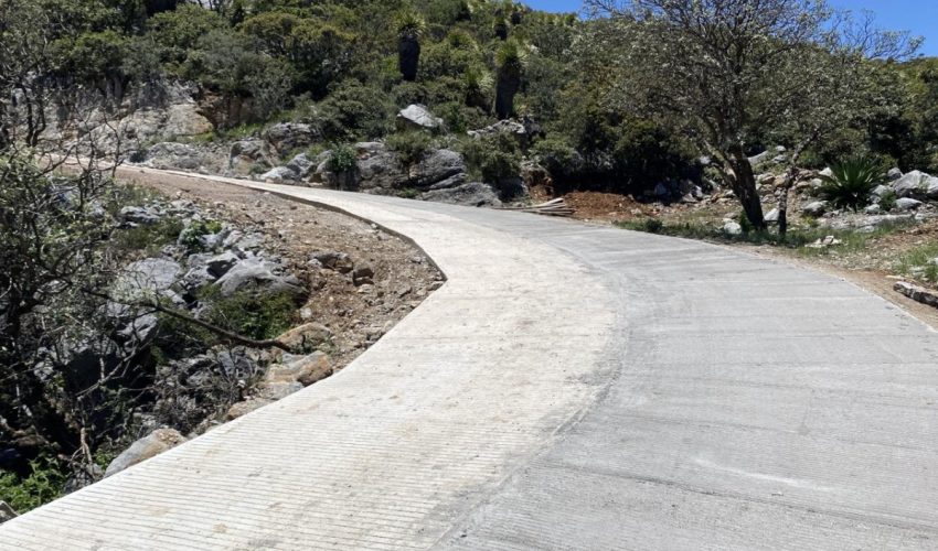 Fortalece gobierno de Américo conectividad rural en Miquihuana