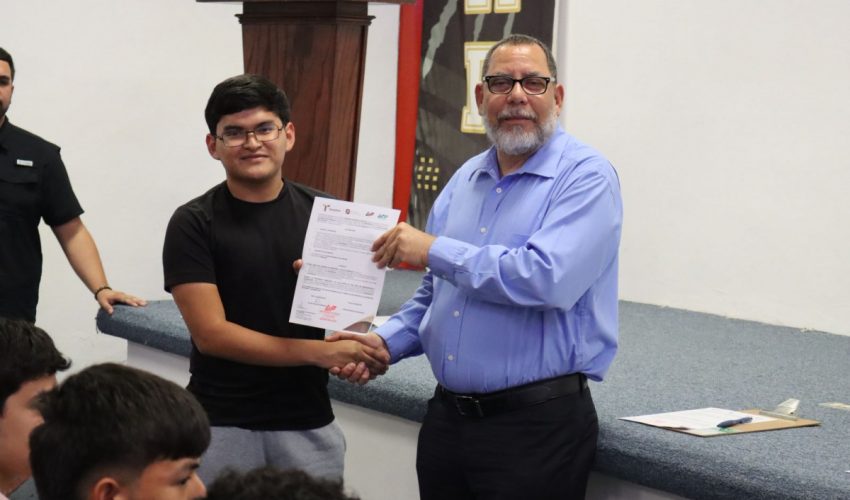 Impulsa UPRR equidad y desarrollo integral con becas institucionales