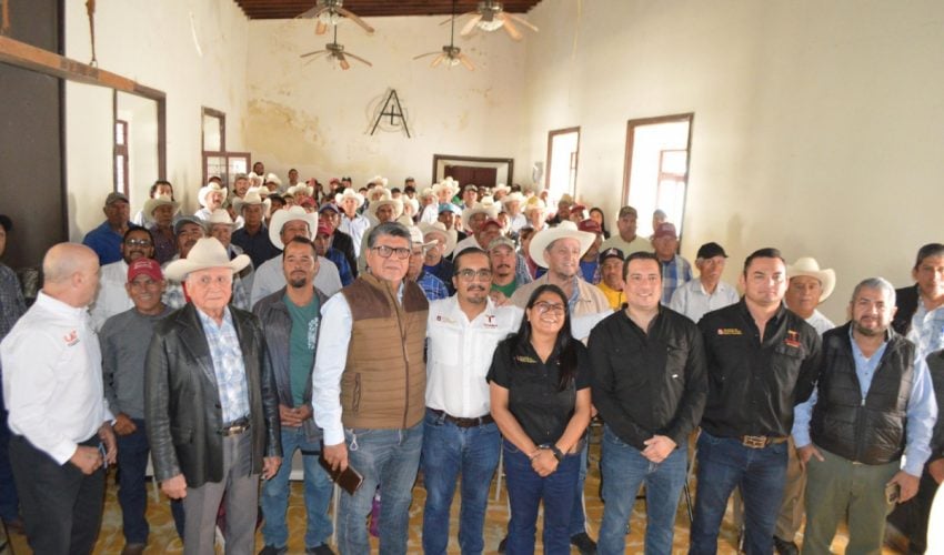 Realiza Economía jornada de capacitación para productores de mezcal