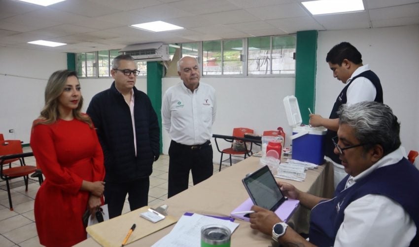 Protege CONALEP a estudiantes y familias con jornada de vacunación en Victoria