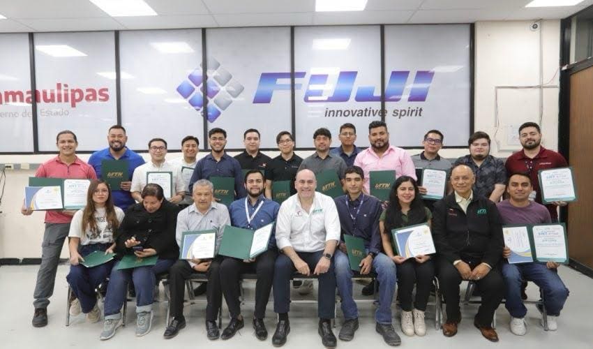 Forma UTTN talento especializado en ensamble electrónico con diplomado SMT