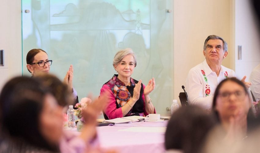 Dialogan Américo y María de Villarreal con habitantes de los polígonos de atención de Lazos del Bienestar