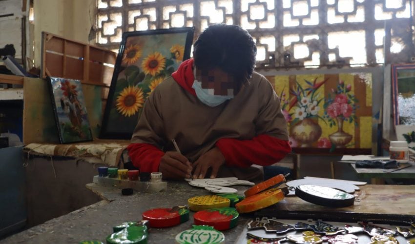 Apoya CEDES Reynosa reinserción social con venta de servicios y artesanías elaboradas por PPLs