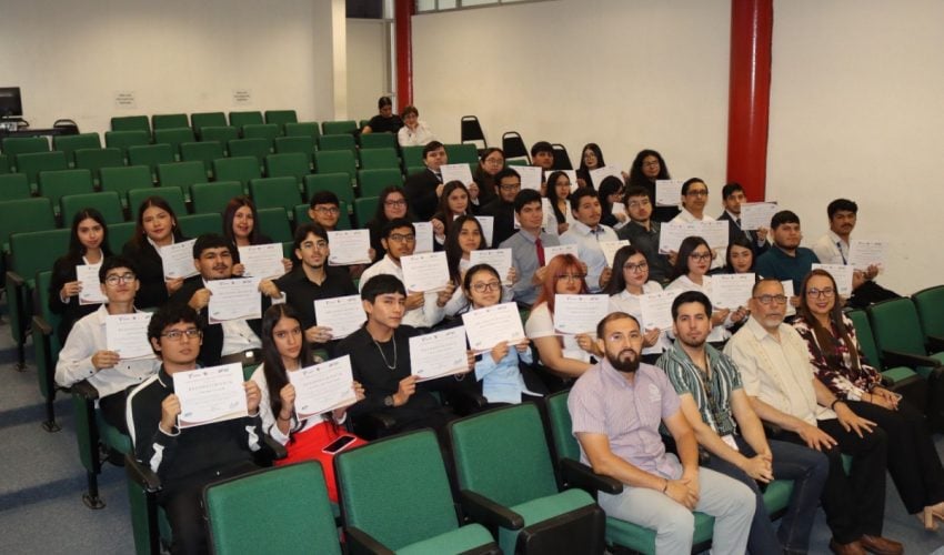 Reconoce UPRR la excelencia académica de sus estudiantes