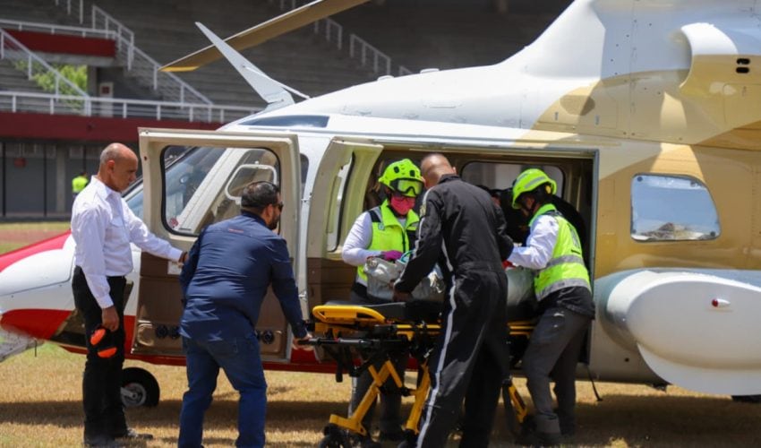 Trasladan a niño lesionado en ambulancia aérea